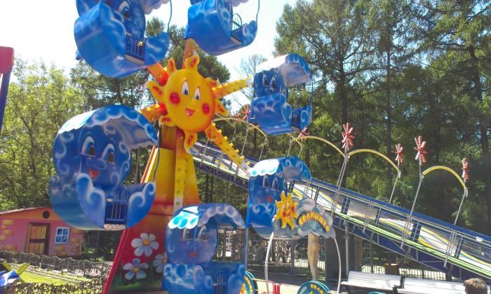 детское колесо обозрения